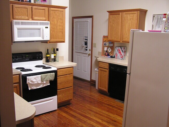 Building Photo - 412 Woodland Ave