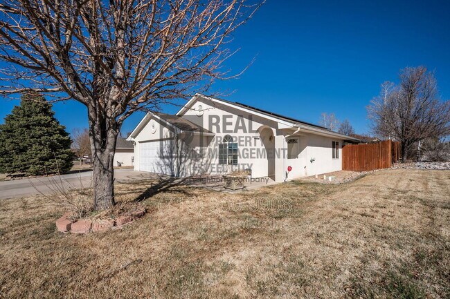 Building Photo - 842 Edna Way