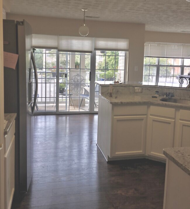 Foto del edificio - 6117 Springwater Pl