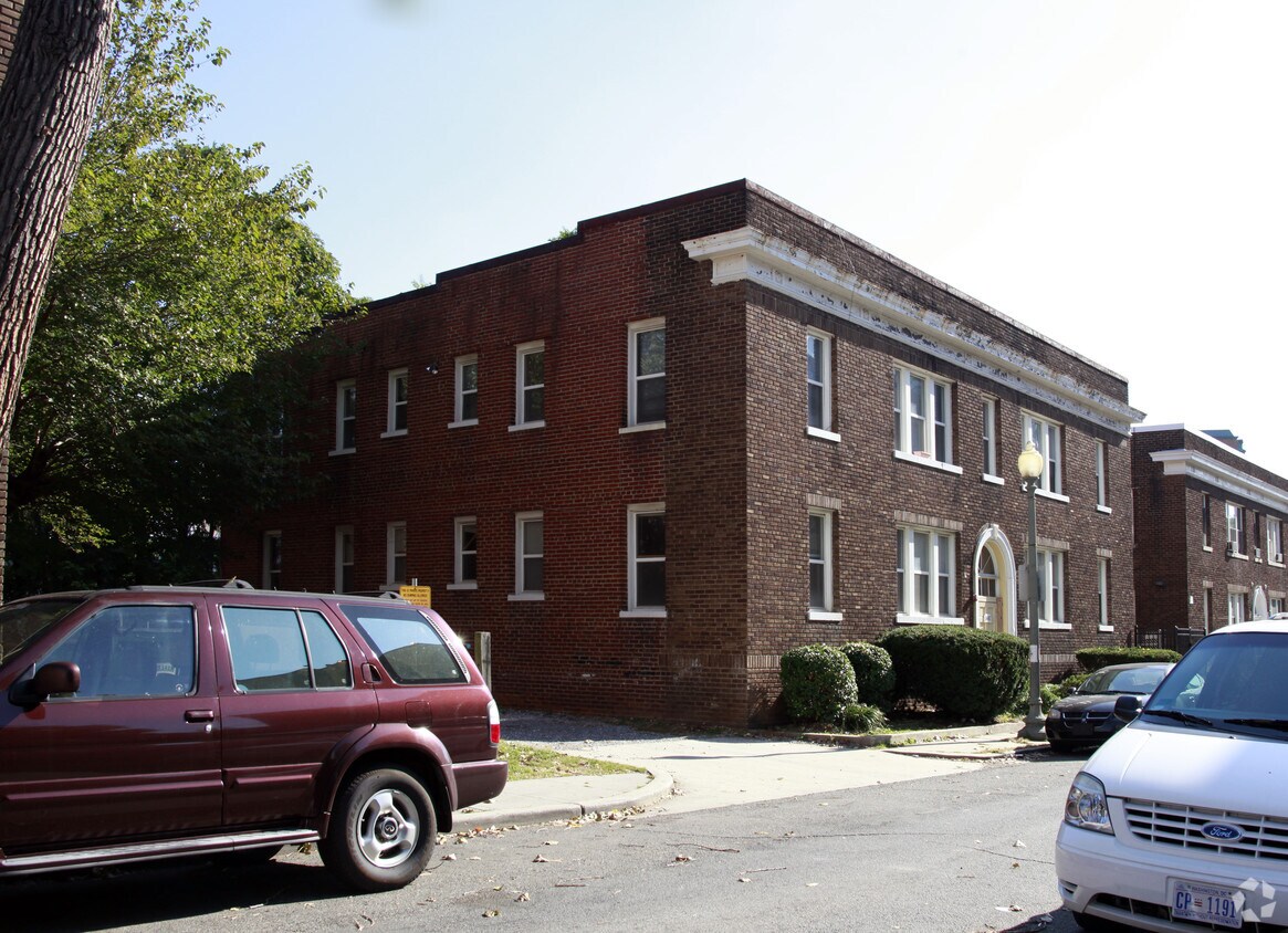 Foto principal - 1447 Oak St NW