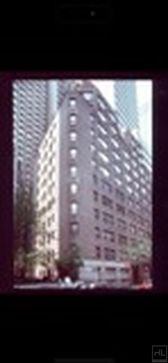 Building Photo - E 47 st
