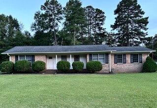 Building Photo - 200 Skyview Dr
