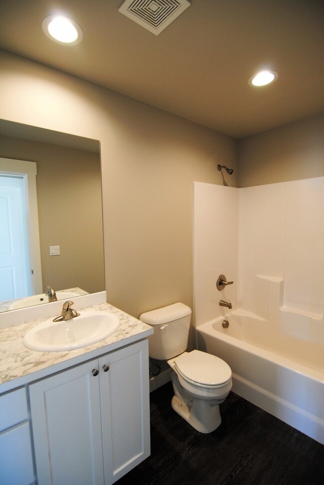 Building Photo - Newer Rambler in Mary Hill Estates!