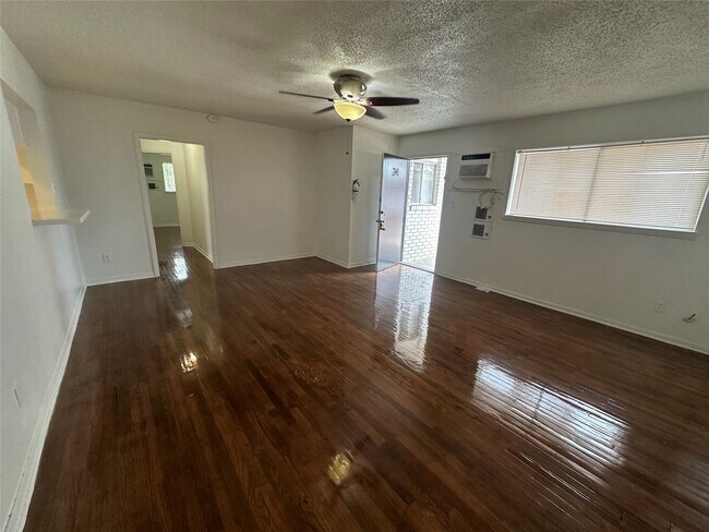 Foto del edificio - 4921 Crawford St
