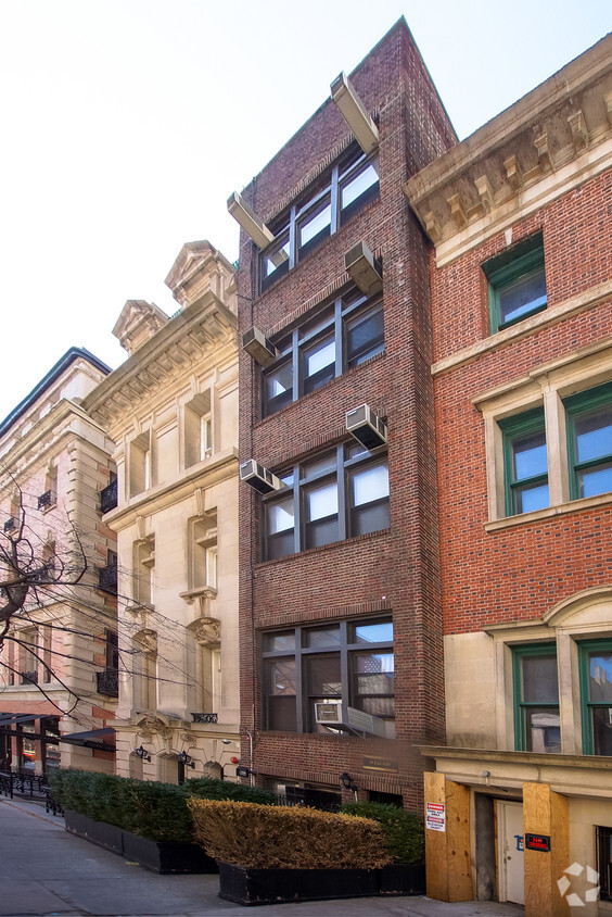 Primary Photo - 18 E 65th St