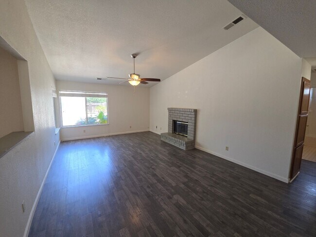 Foto del edificio - 3 bedroom/2bath home in quiet neighbothood