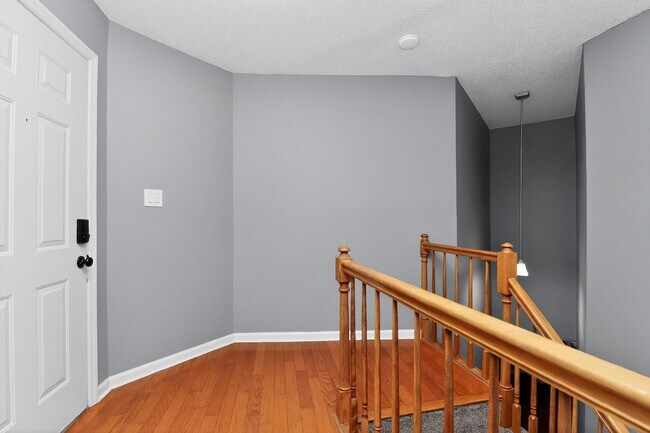 Foto del edificio - Amazingly and rarely available home that is literally on the greenway.