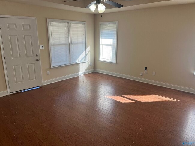 Building Photo - 29886 Park Hill Dr