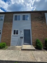 Building Photo - 942 S Spring Rd