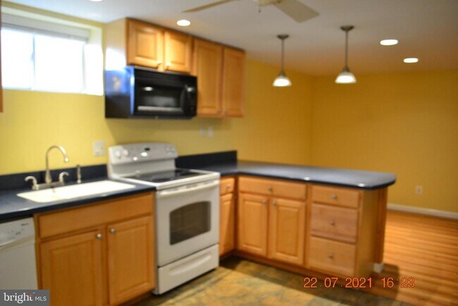 Building Photo - 837 Turf Valley Dr