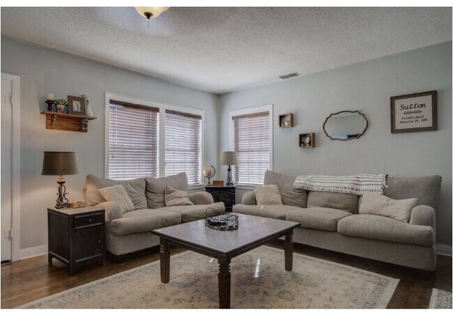 Building Photo - Charming Home in Tech Terrace – Updated & ...