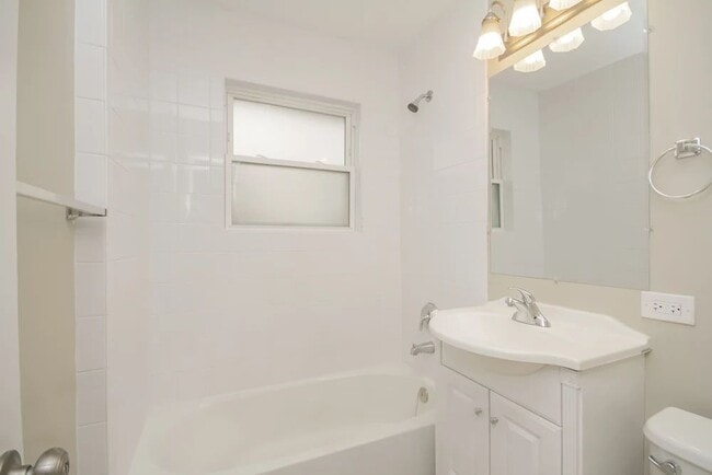 Building Photo - 5340 Lee St