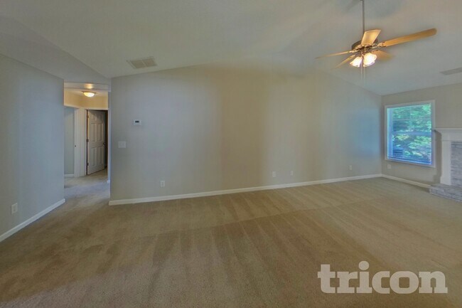 Foto del edificio - 3850 Village Main St
