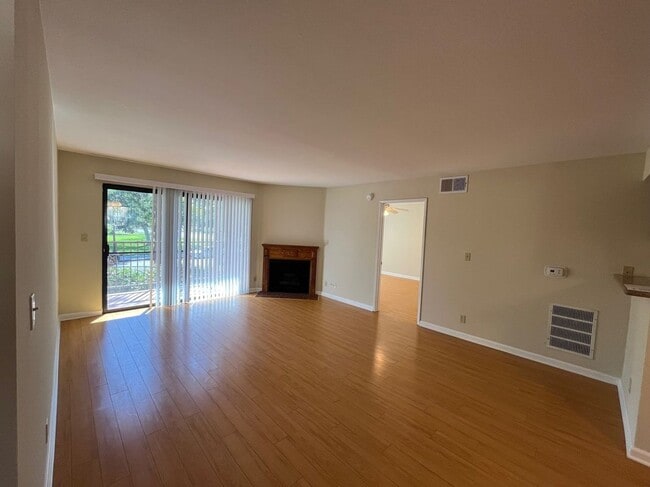 Building Photo - 430 S Niagara St
