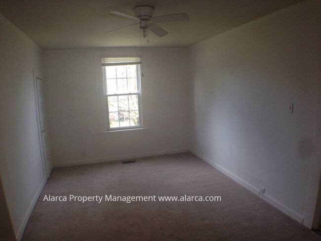 Building Photo - 224 E Catawba Ave