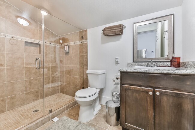 Foto del edificio - 2421 Arbor St