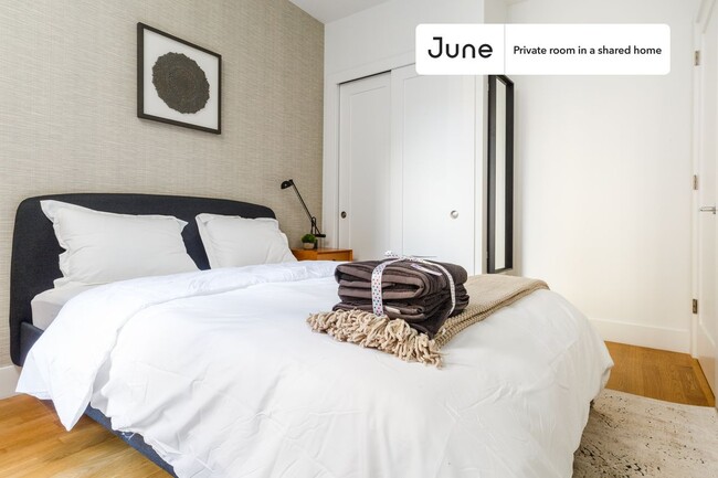 Foto del edificio - Private bedroom in 4 bed/1.5 bath Home