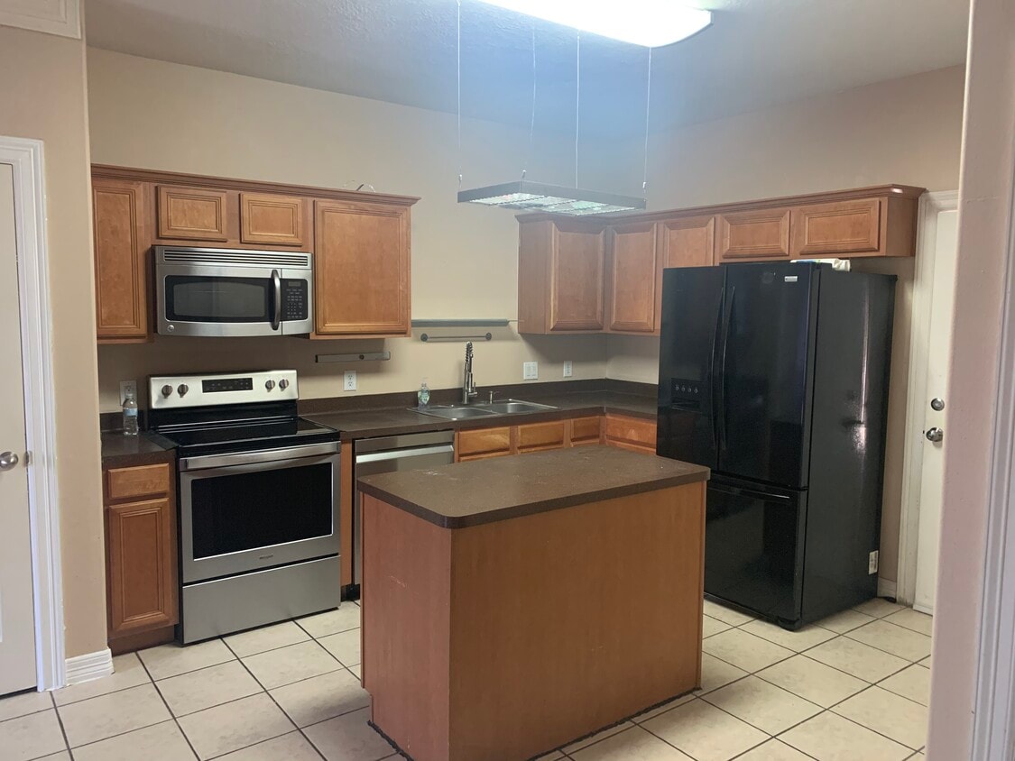 Primary Photo - 10330 Panther Point Dr