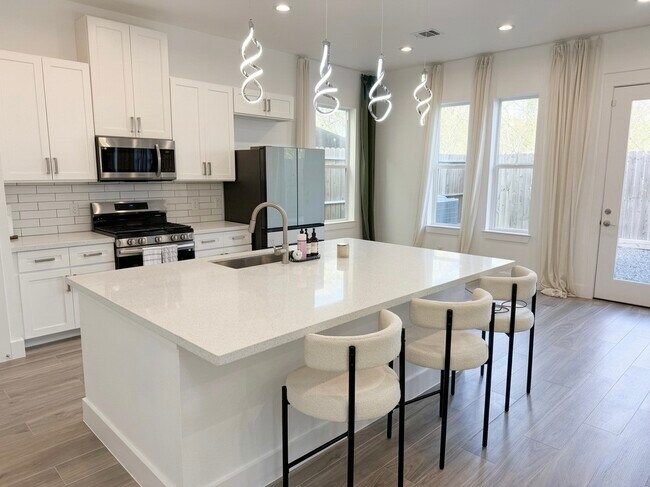 Building Photo - 2335 Paul Quinn St