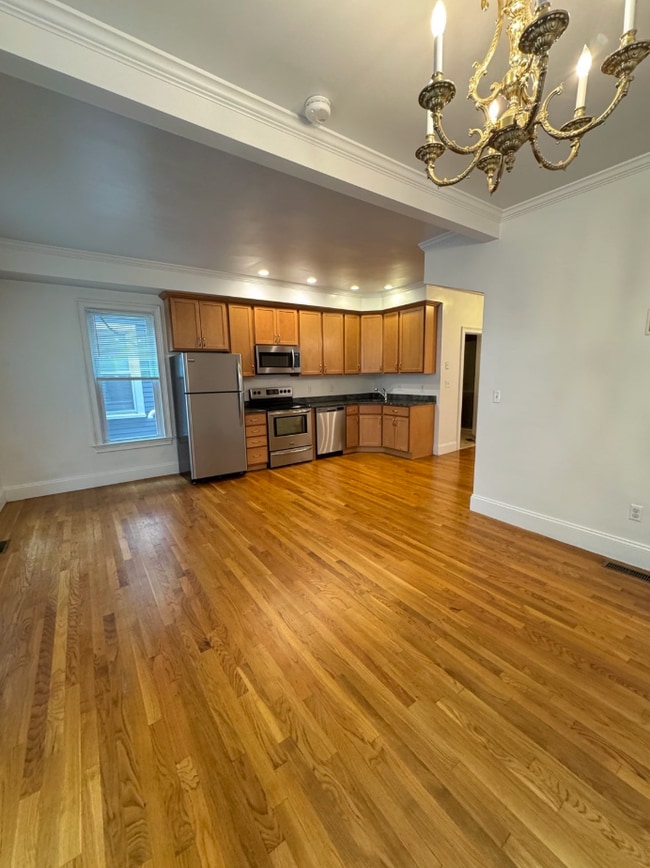 Building Photo - 157 M St