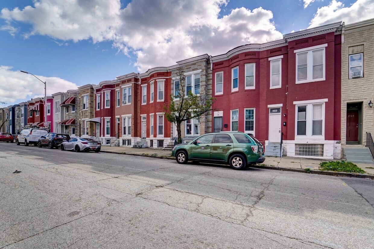 Foto principal - Beautifully Updated Townhome in Prime Loca...