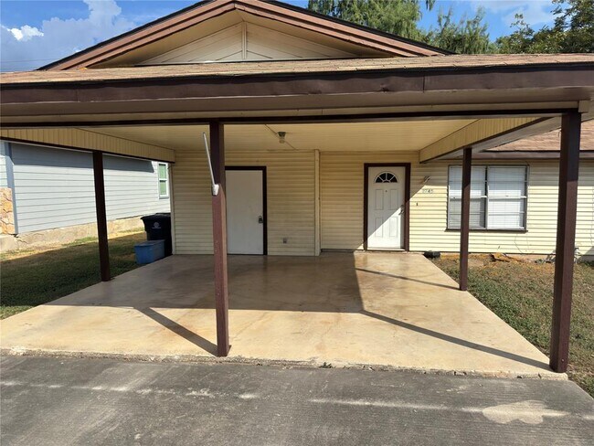 Building Photo - 2745 Maple Tree Rd