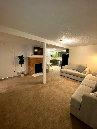 Building Photo - 6032 Lakeside Dr