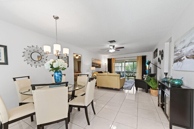 Building Photo - 13715 Via Aurora