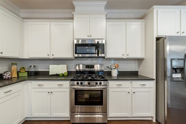 Foto del edificio - Available For Showing 7/13/26! Foxland Crossing Gem: 3BR, 2.5BA, SS Appliances, 1-Car Garage!