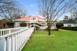 Building Photo - 815 Forrest Ave