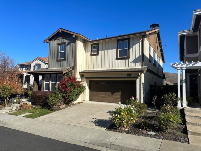 Building Photo - Large 4 Bedroom House in Hiddenbrook Commu...