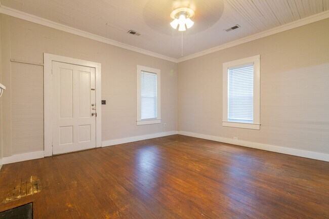 Building Photo - Charming Restored home in Bibb City