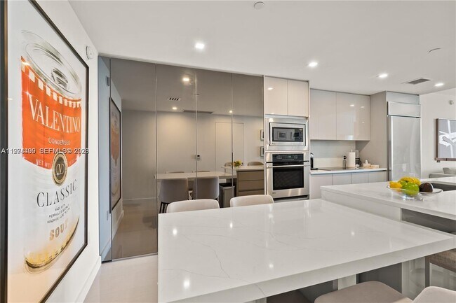 Foto del edificio - 460 NE 28th St