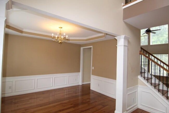 Building Photo - 565 Midhurst Pl