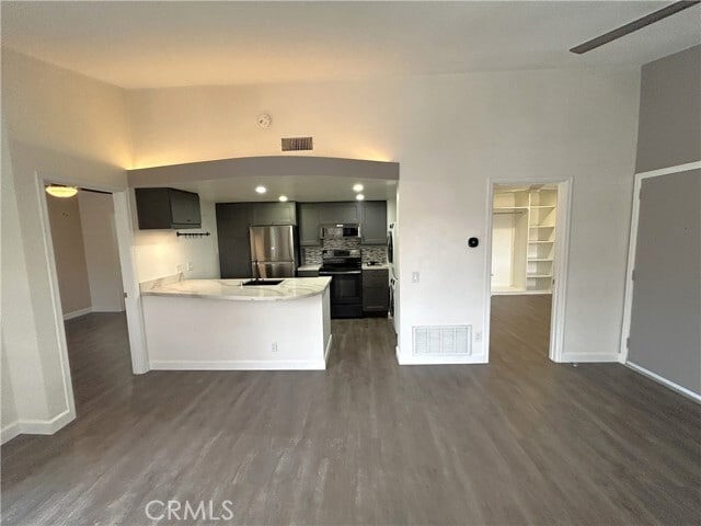 Building Photo - 3719 Oak Creek Dr