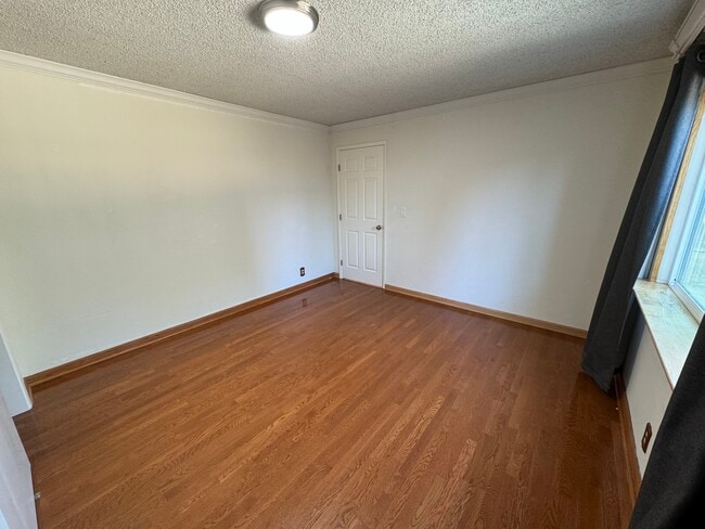 Building Photo - 2075 Lockwood Dr