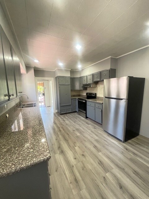 Foto del edificio - 2461 68th Ave