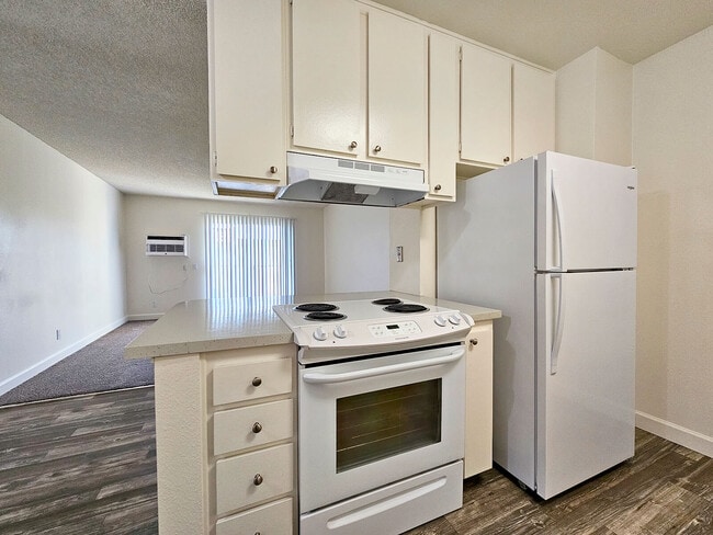 1BR, 1 BA- 728 SF - Parkwood Gardens *$500 Off*