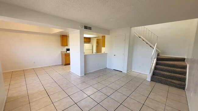 Foto del edificio - AFFORDABLE UNIT ON THE PHOENIX/TEMPE BOARDER!