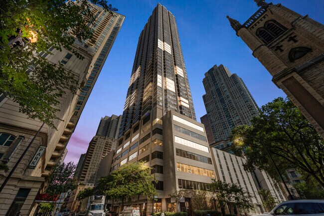 Foto del edificio - 30 E Huron St