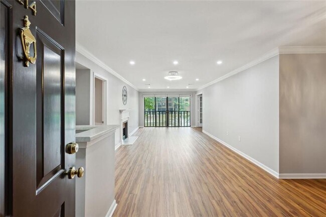 Foto del edificio - 23214 Plantation Dr NE