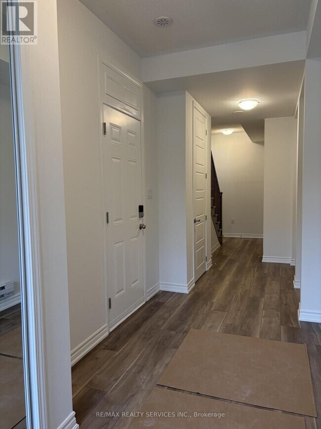 Building Photo - 92 Yorkshire Dr