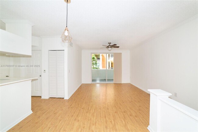 Foto del edificio - 17150 N Bay Rd