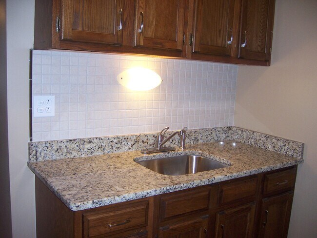 Building Photo - 8811 Schneider Ave