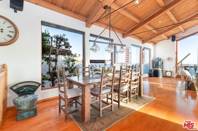 Building Photo - 3916 Rambla Orienta