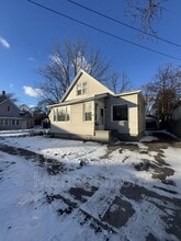 Building Photo - 8 Laurel St