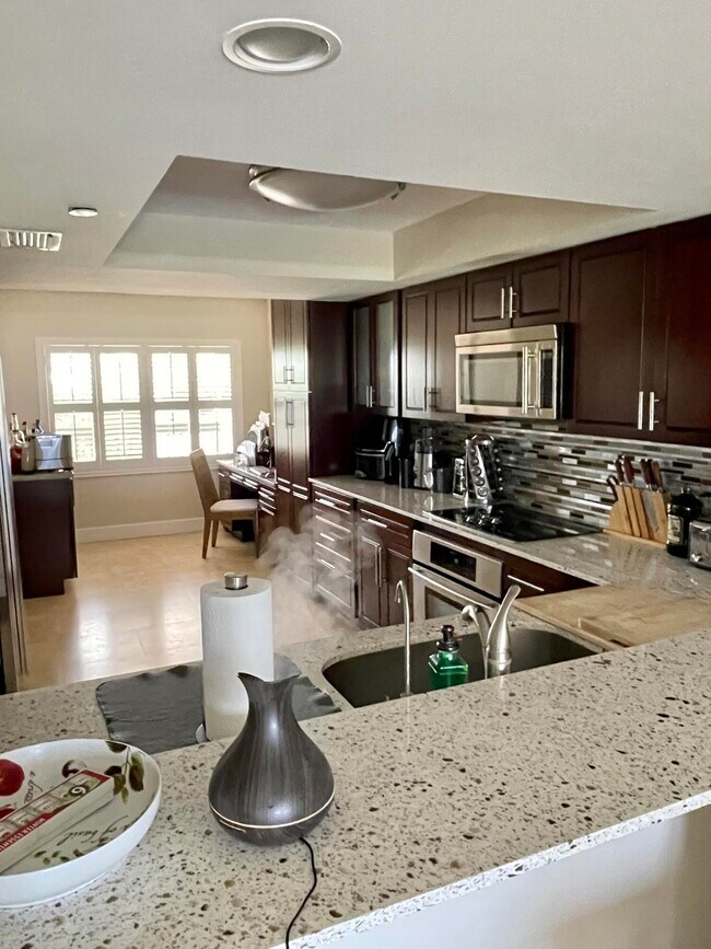 Building Photo - 1045 Ocean Dr