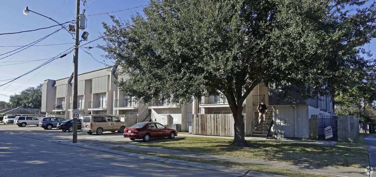 Building Photo - 570 W William David Pky