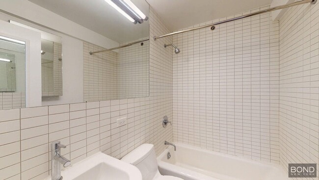 Building Photo - 222 E 39th St