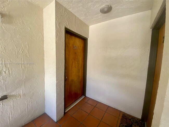 Building Photo - 8811 SW 123rd Ct